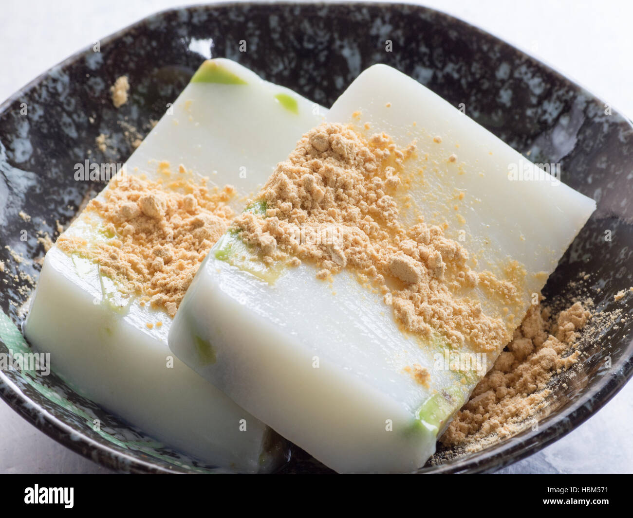 Japanische Küche, Avocade Milch Agar Gelee mit gerösteten Soja Mehl Stockfoto