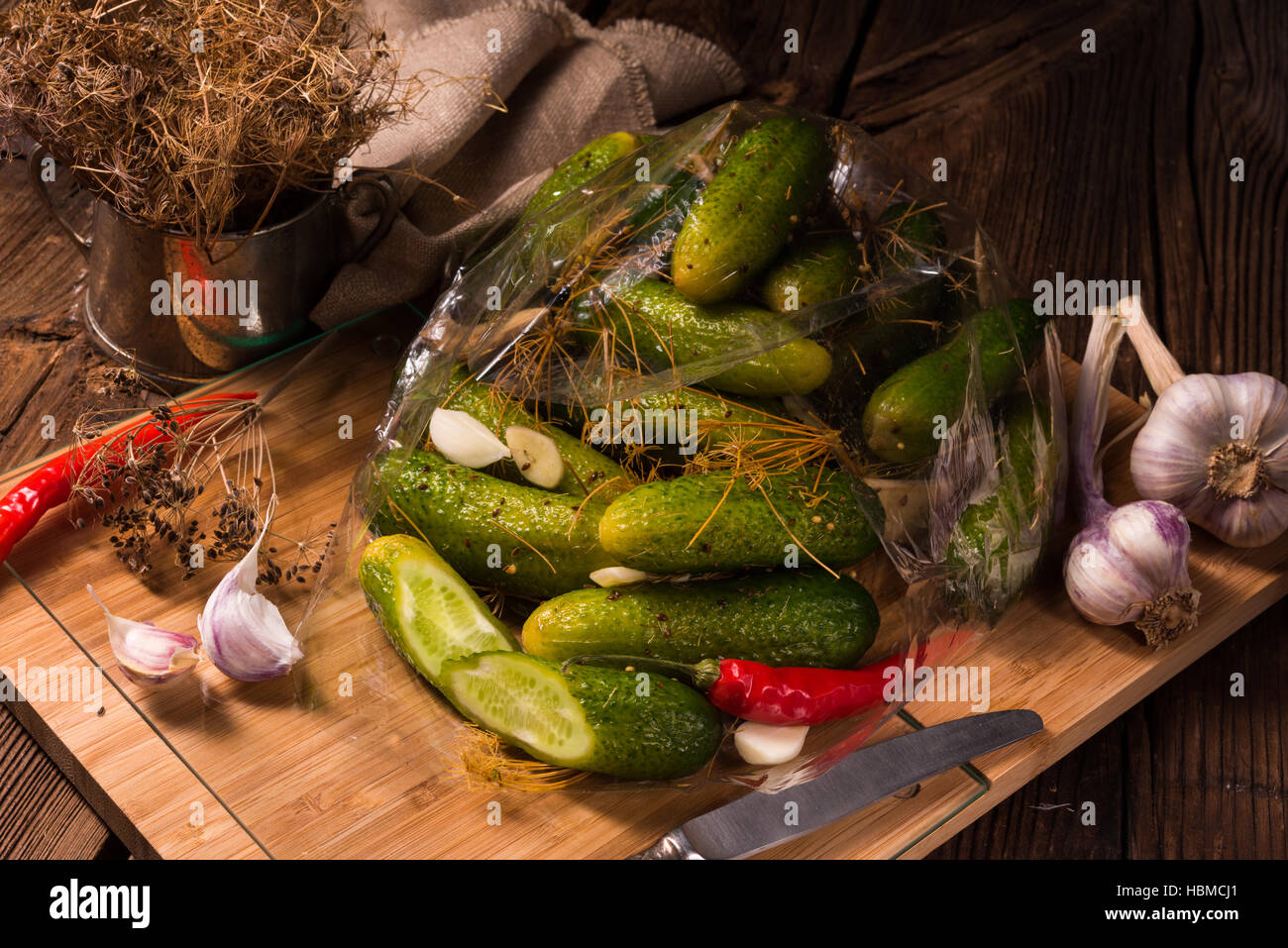 Salz Gurken kurz gespeichert Stockfoto