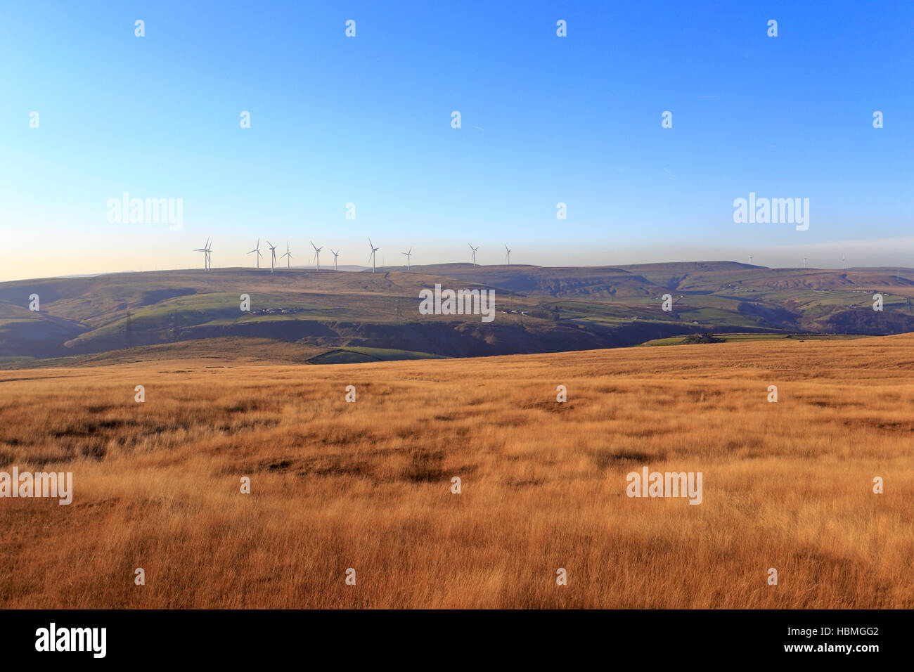Crook Hill Windpark oberhalb Littleborough aus der Pennine Way in der Nähe von Rochdale, Greater Manchester, Lancashire, England, UK. Stockfoto