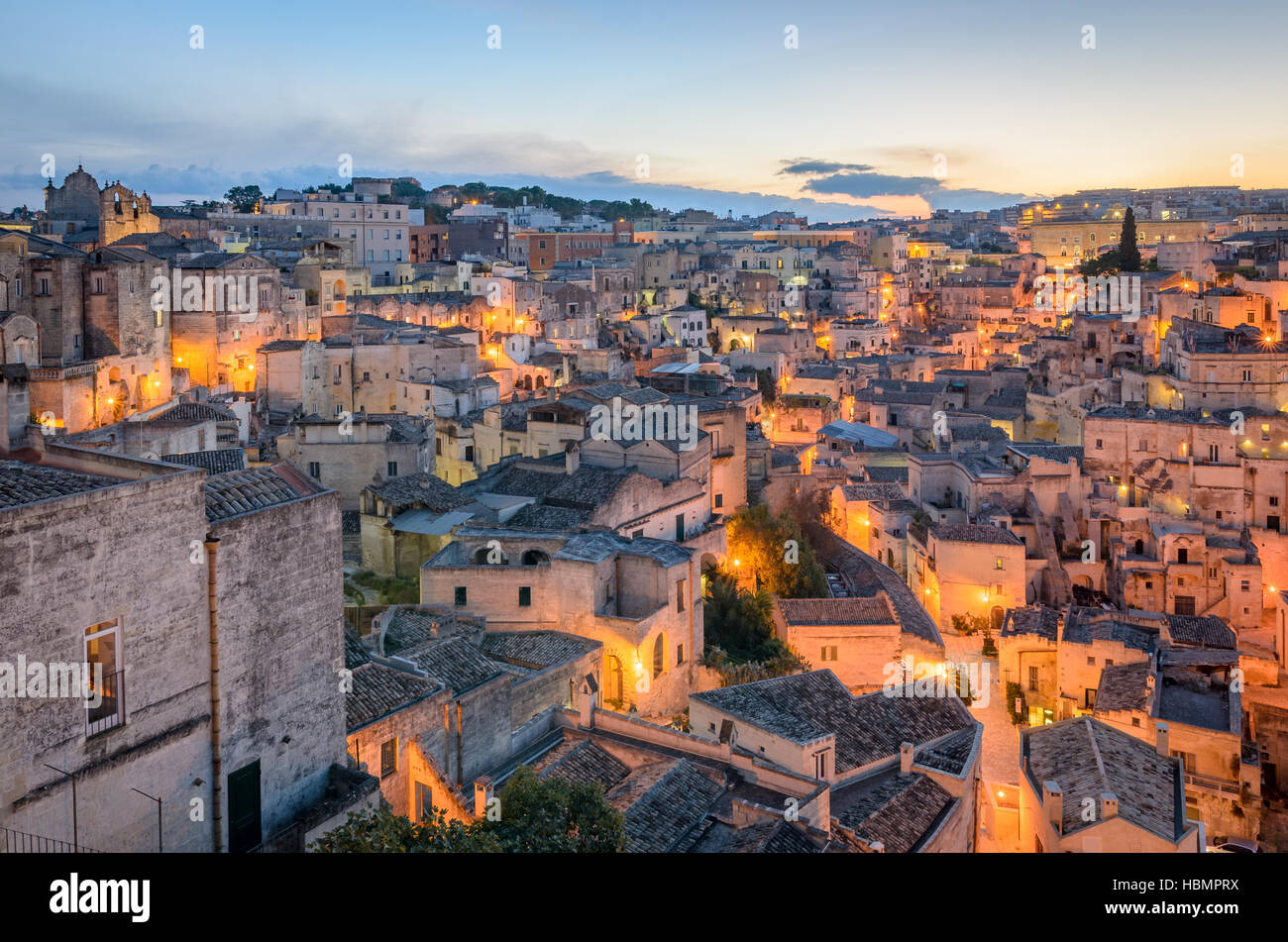 Matera-Panorama in der Dämmerung Stockfoto