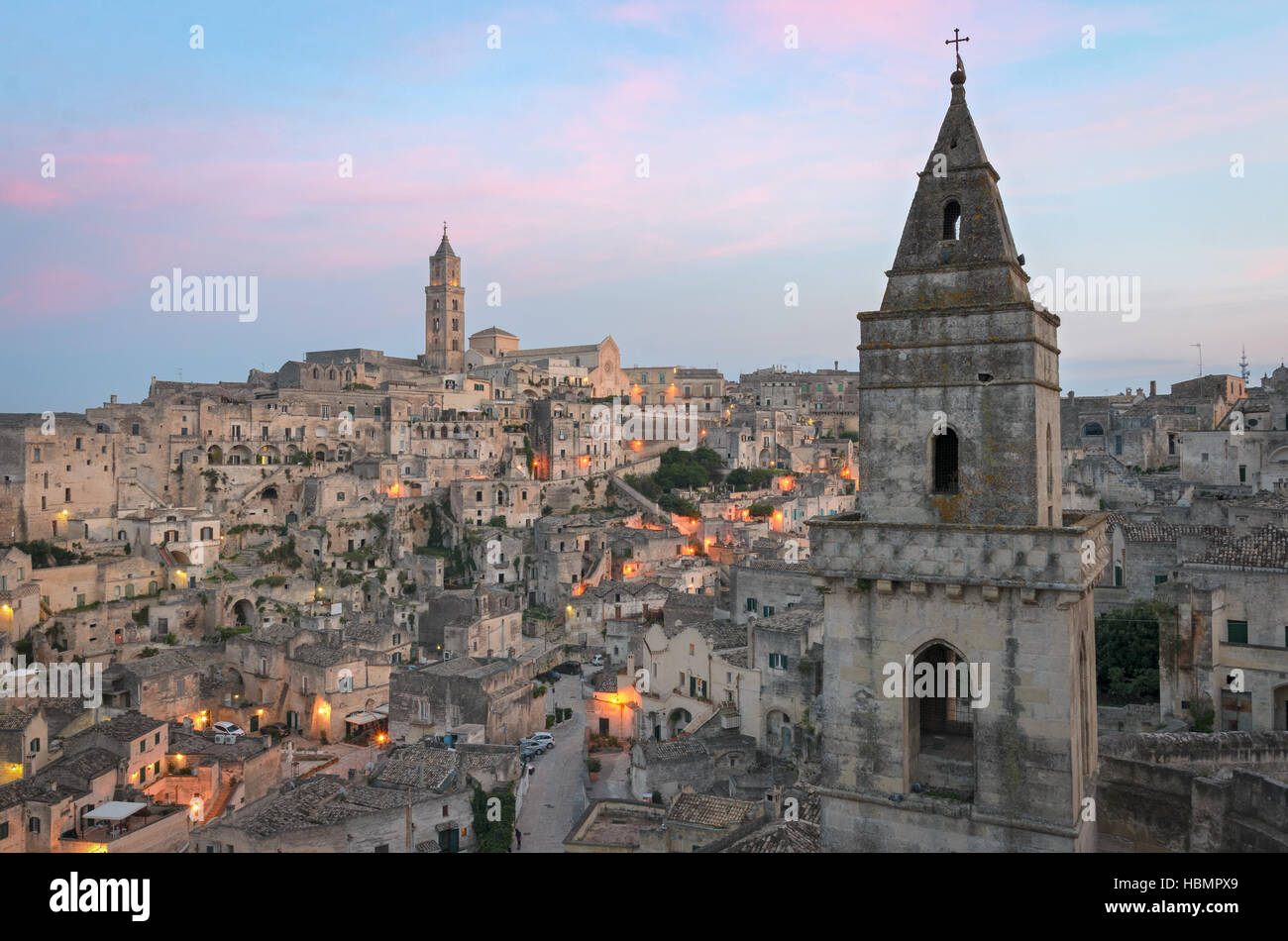 Matera Sasso Barisano in der Dämmerung Stockfoto