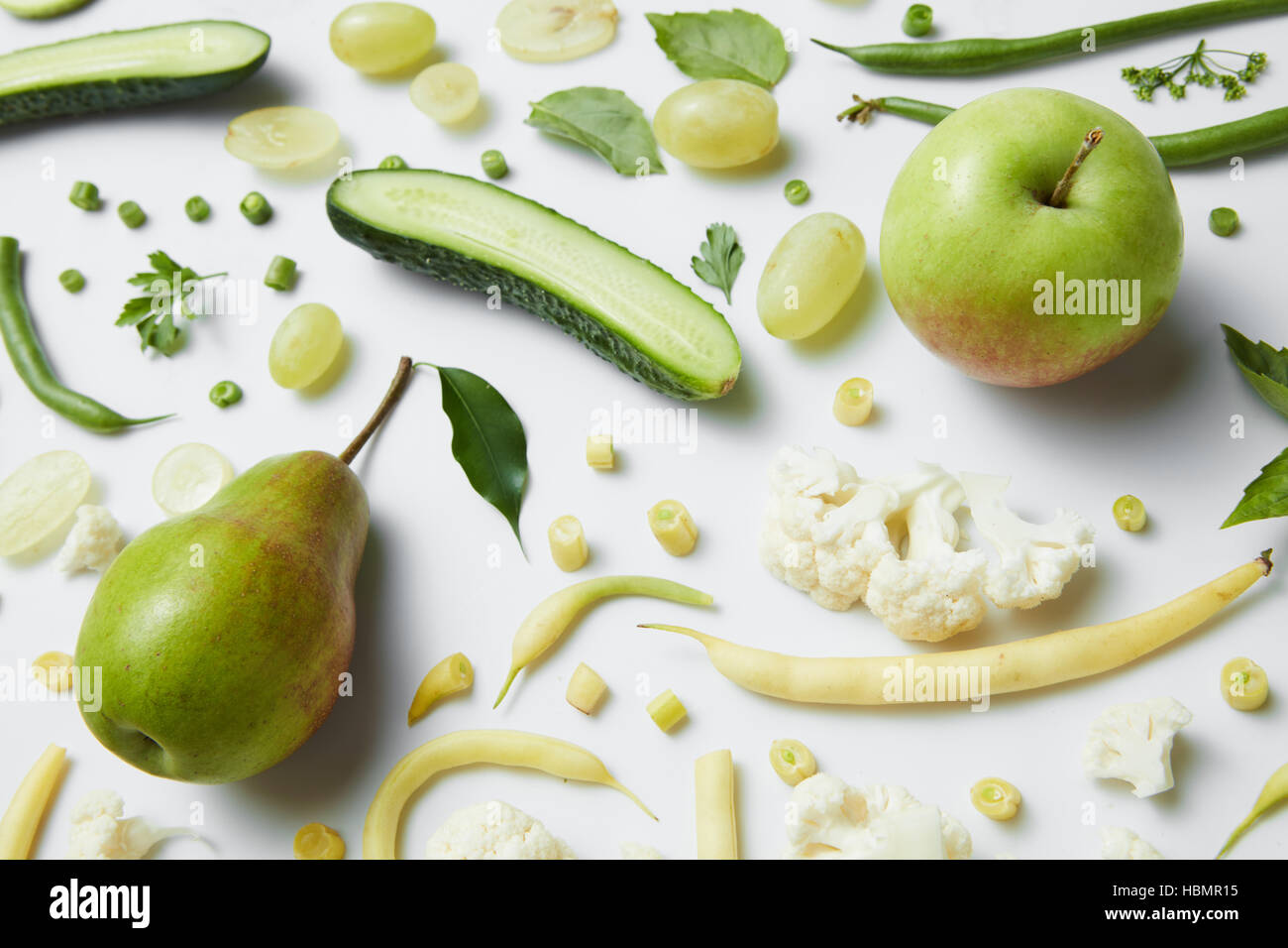 frisches grünes Gemüse und Früchte Stockfoto