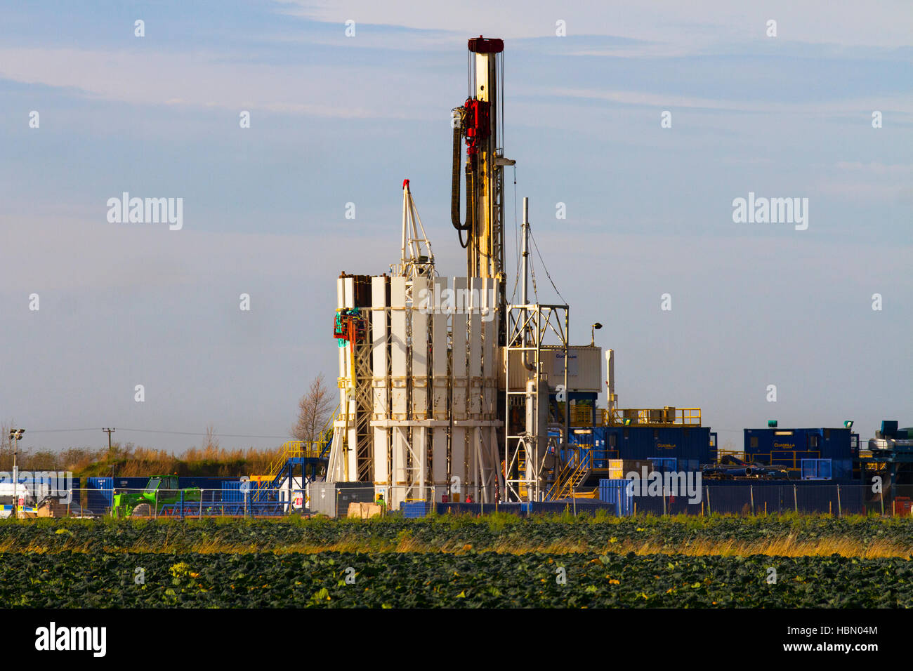 Cuadrilla Ressourcen Bohrgeräte bei Shale Gas bohren expoloration Website. Die Grange Hill Standort ist in der Nähe von Singleton entfernt. Planung Zustimmung wurde im April 2010 bewilligt und der Brunnen wurde im Jahr 2011 zu seinem Ziel Tiefe von 10.700 ft gebohrt. Der Brunnen wurde nicht verwendet, um den Schiefergestein und keine Durchflussprüfung von Erdgas wurde aufgenommen, Fraktur. Blackpool, Lancashire, Großbritannien Stockfoto