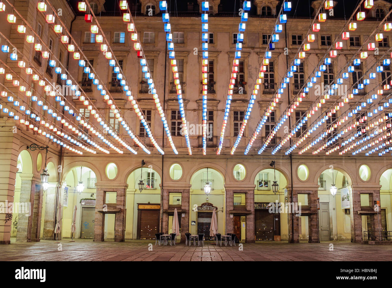 "Tappeto Volante" von Daniel Buren. Torino. Luci d. Stockfoto