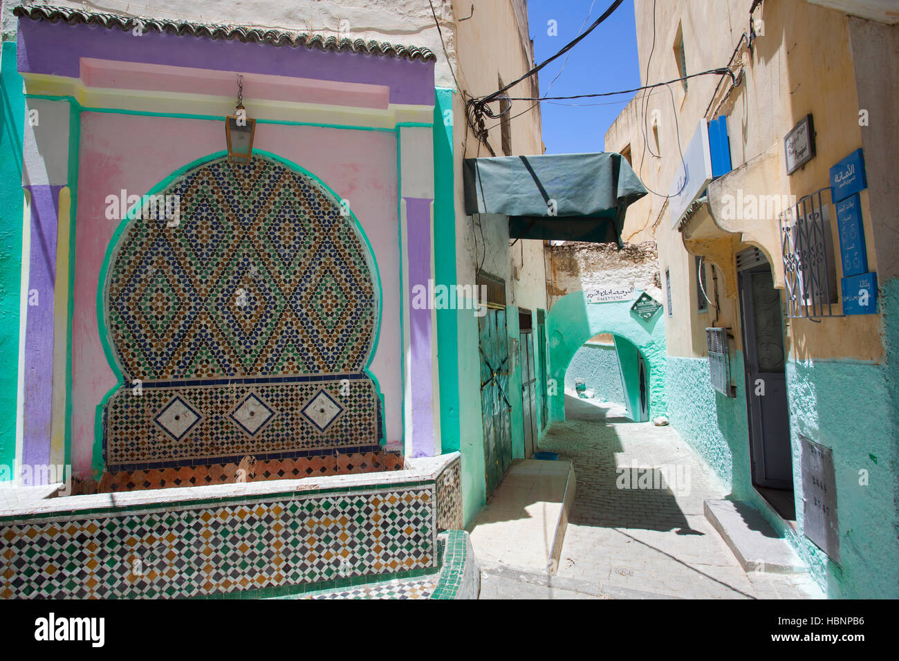 Eine Straße von der malerischen Stadt Moulay Idriss. Marokko. Stockfoto