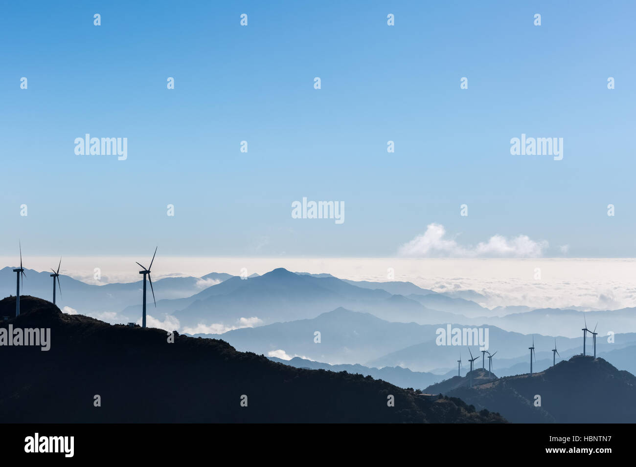 im Landesinneren Windpark Stockfoto