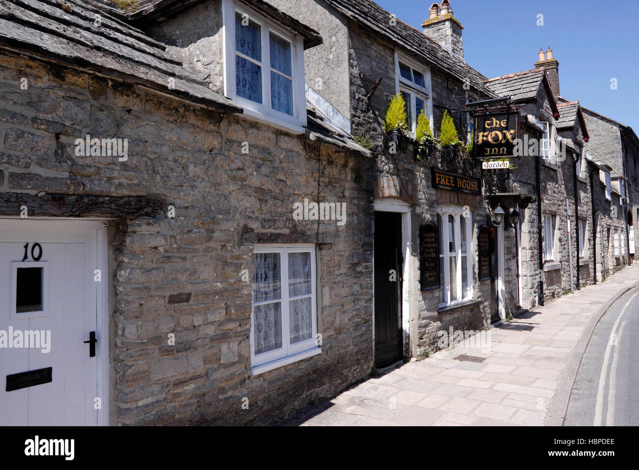 TRADITIONELLEN STEINHÄUSERN IN CORFE DORF DORSET. VEREINIGTES KÖNIGREICH. Stockfoto