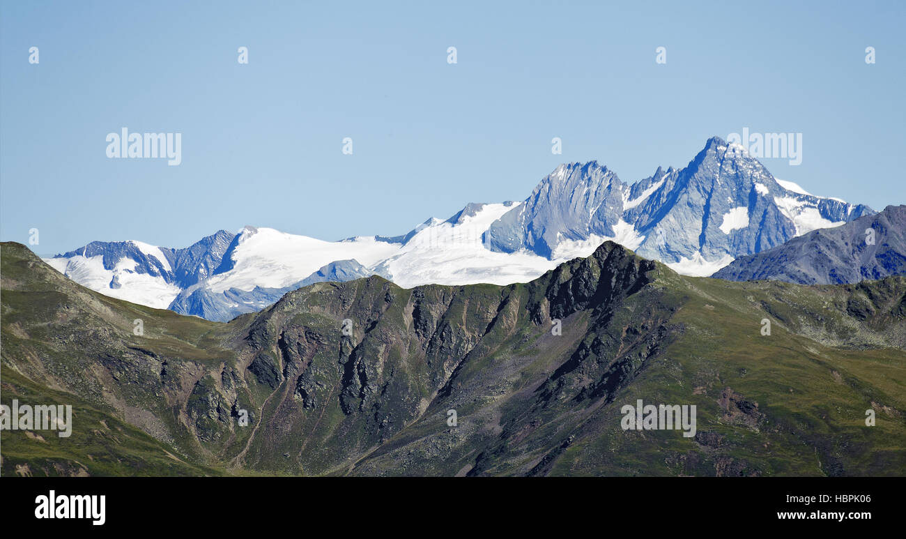 schneebedeckte Gipfel der Glockner-Gruppe Stockfoto