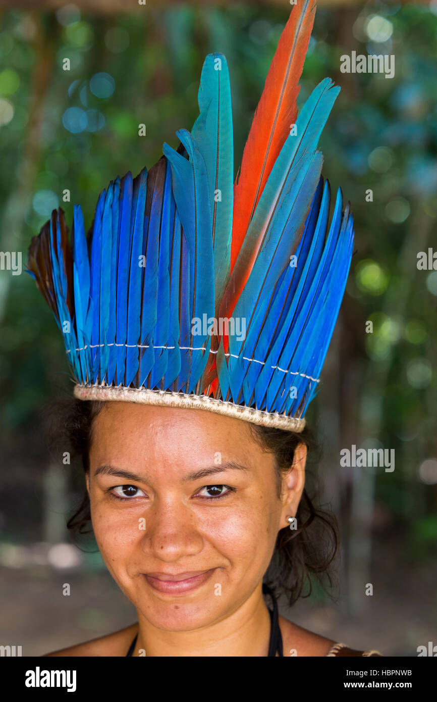 Niedlichen indische Brasilianerin vom Stamm im Amazonas, Brasilien Stockfoto