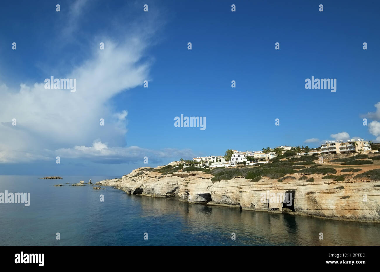 Ein Blick auf Meer Höhlen in der Nähe von Peyia im Bezirk Paphos. Stockfoto