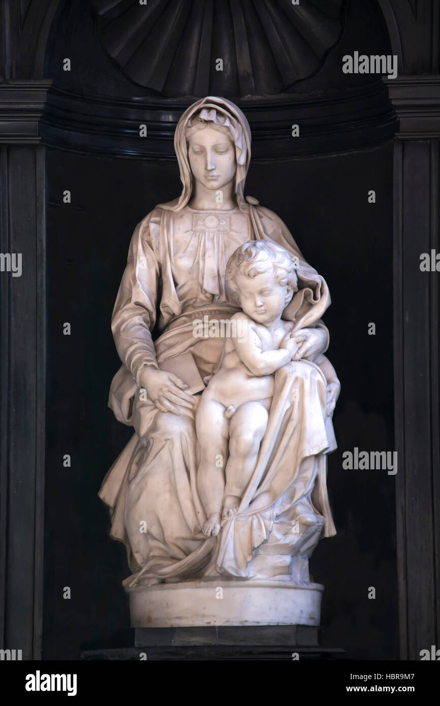 Madonna von Brügge, von Michelangelo Buonarotti, 1501-04, Church of Our Lady, Brügge, Belgien Stockfoto