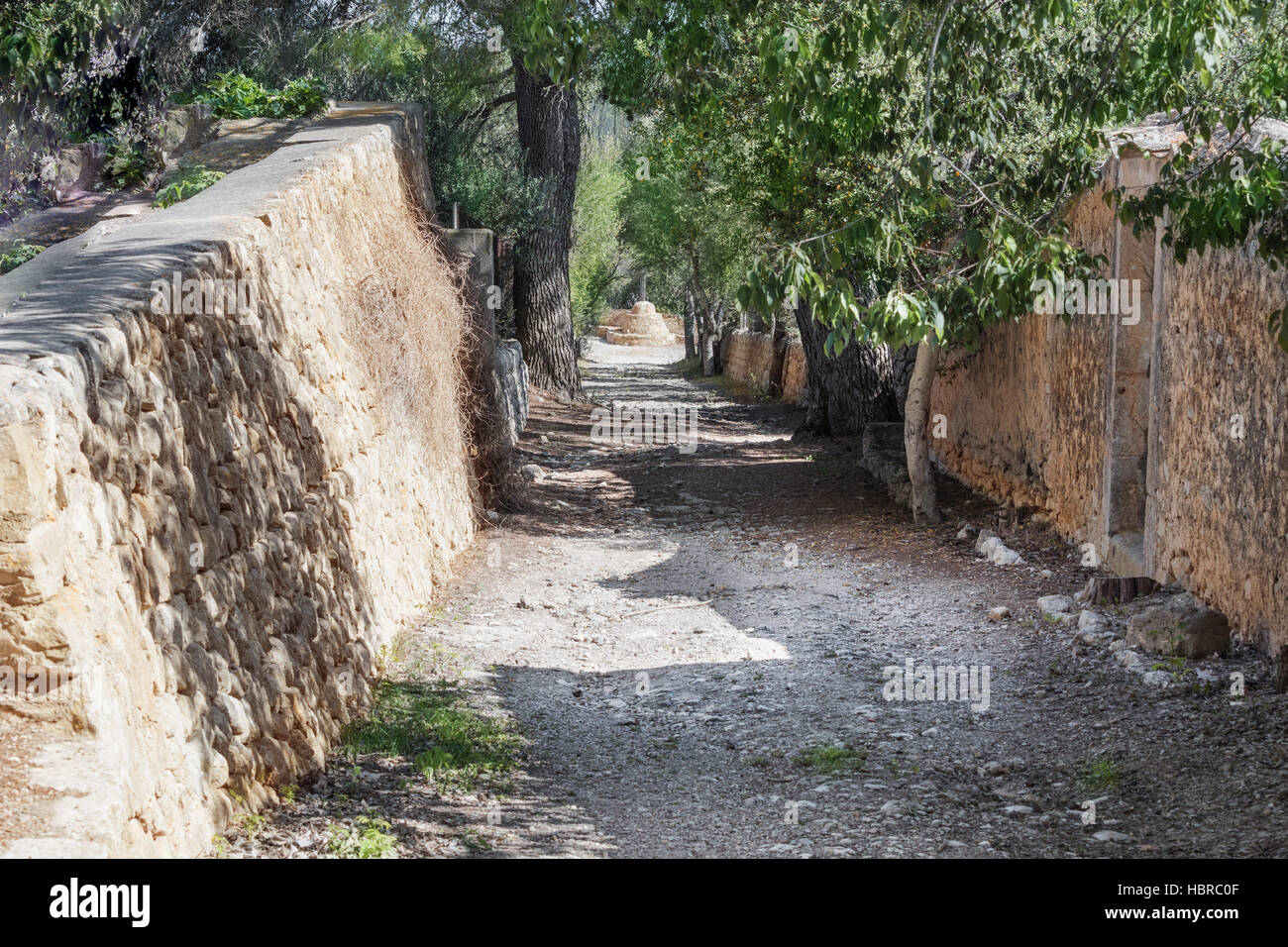 Mediterrane kleine Gasse Stockfoto