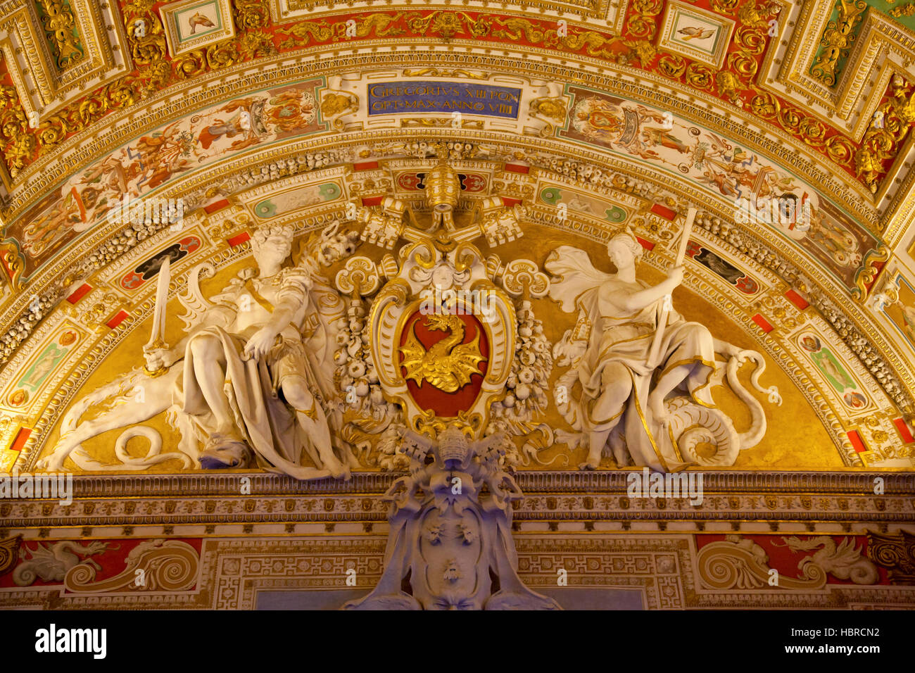 Rom, Vatikanische Museen, Galerie Interieur Detail mit gekreuzten Schlüssel von St. Peter, die Schlüssel des Himmels Stockfoto