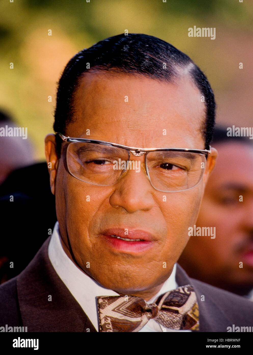 Louis Farrakhan spricht der Führer der Nation of Islam mit Reportern außerhalb des NBC-Studios in Washington DC. nach seinem Auftritt am Sonntag Morgen Talkshow "Meet The Press" Stockfoto