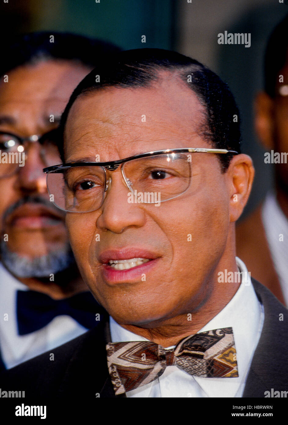 Louis Farrakhan spricht der Führer der Nation of Islam mit Reportern außerhalb des NBC-Studios in Washington DC. nach seinem Auftritt am Sonntag Morgen Talkshow "Meet The Press" Stockfoto