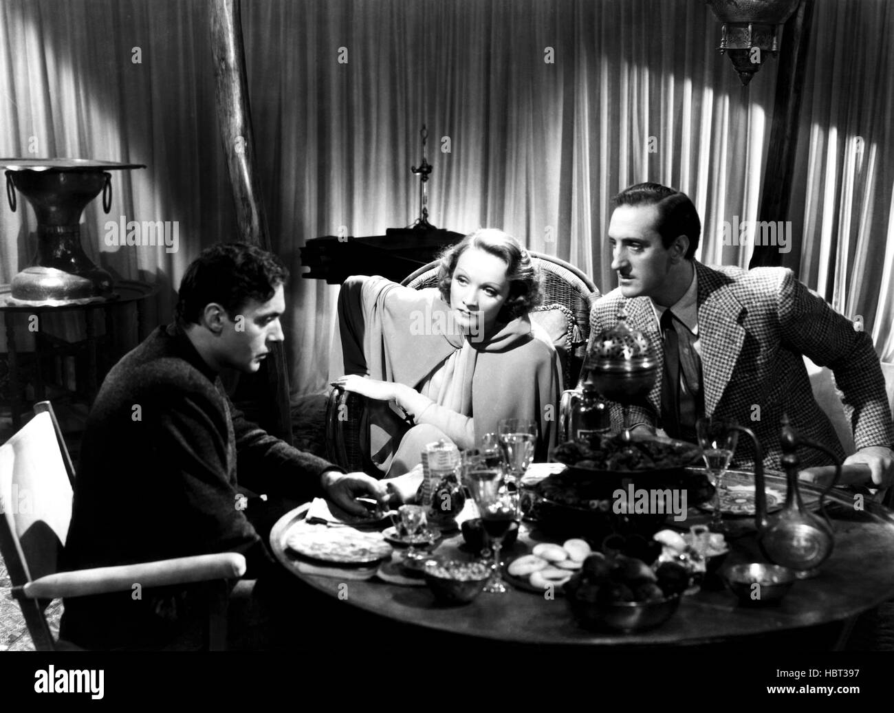 DER Garten ALLAHS, von links, Charles Boyer, Marlene Dietrich, Basil
