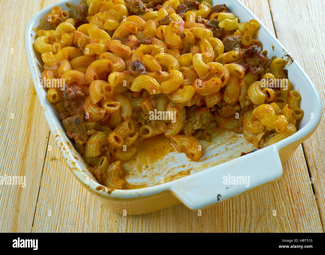 Johnny Marzetti Auflauf. Im mittleren Westen italienische amerikanische Nudelgericht bestehend aus Nudeln, Käse, Hackfleisch und Tomatensauce Stockfoto