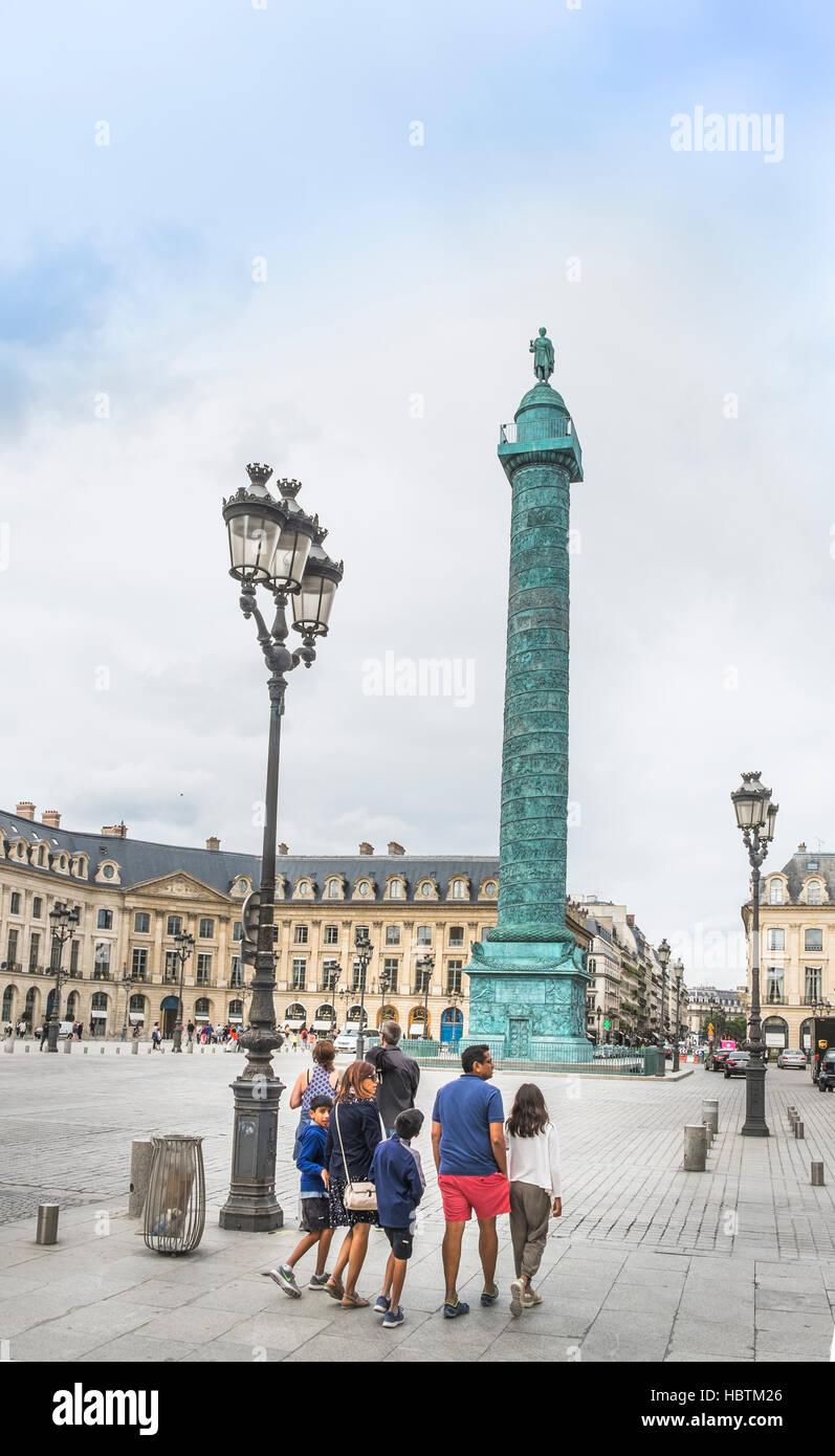 Straßenszene vor setzen Sie Vendôme-Säule Stockfoto