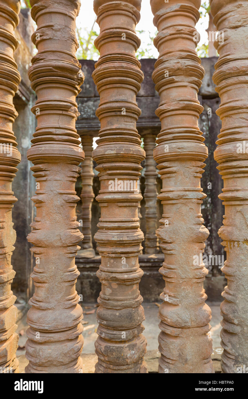 Wandte sich Stein Balken eines Fensters in die Khmer-Tempel von Angkor Wat Stockfoto