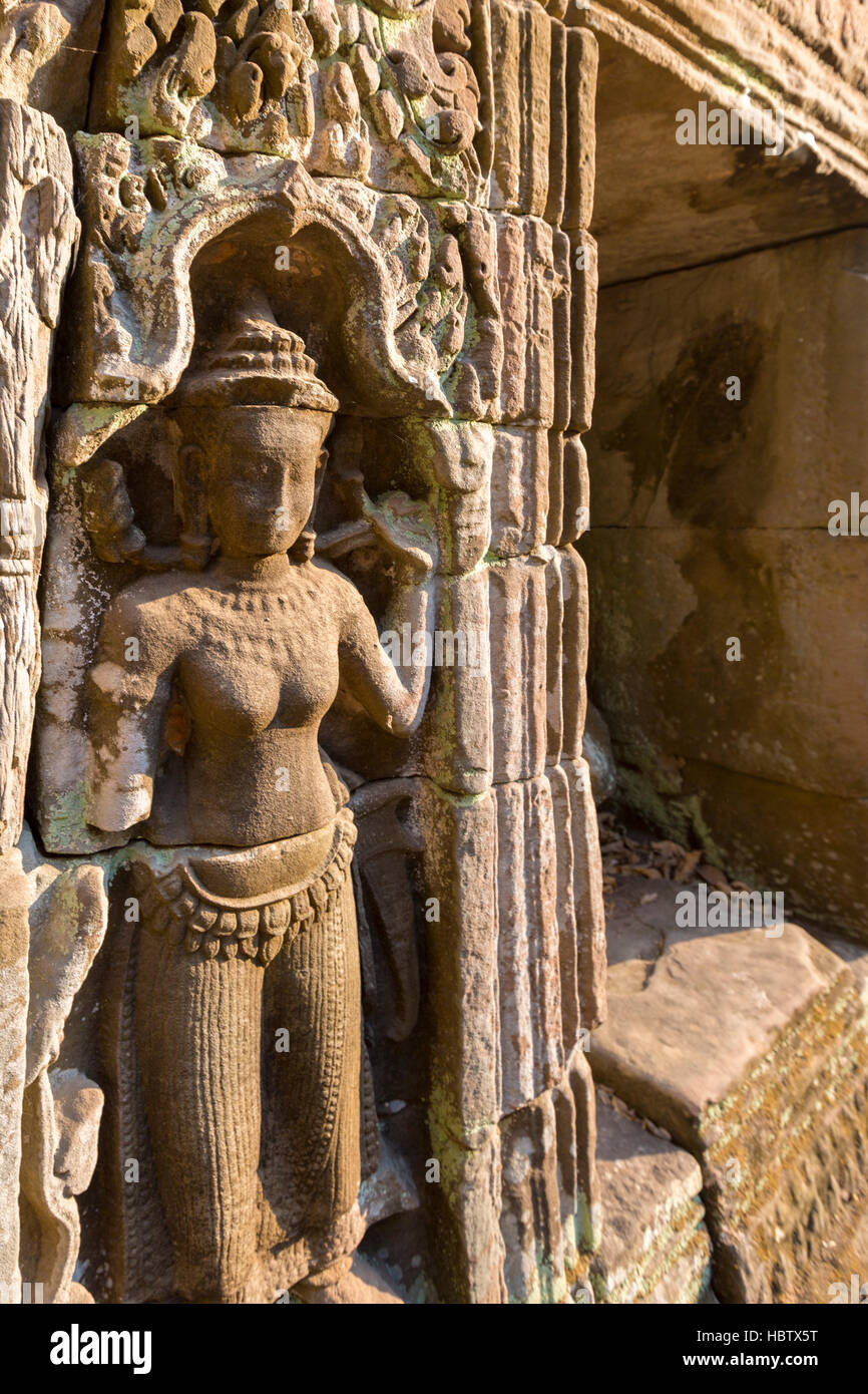 Kleine Skulpturen an der Wand des antiken Tempel in Angkor Ta Prohm Stockfoto