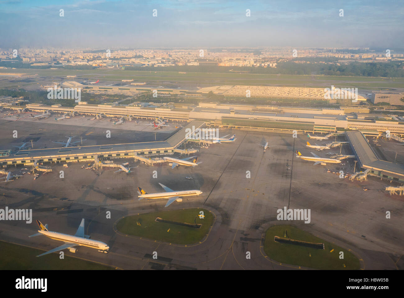 Luftaufnahme von Flugzeugen am Singapore Changi International Airport-terminal Stockfoto