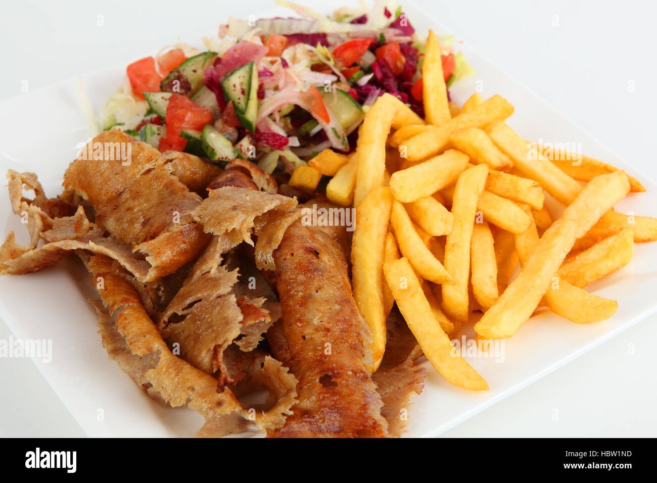 Döner Kebab mit Pommes Frites und Salat Stockfotografie - Alamy
