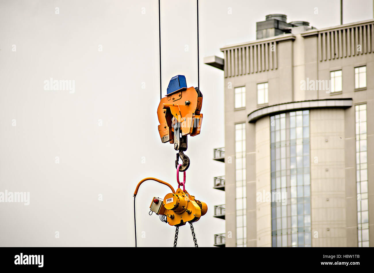 Baukran in einer großen Stadt Stockfoto