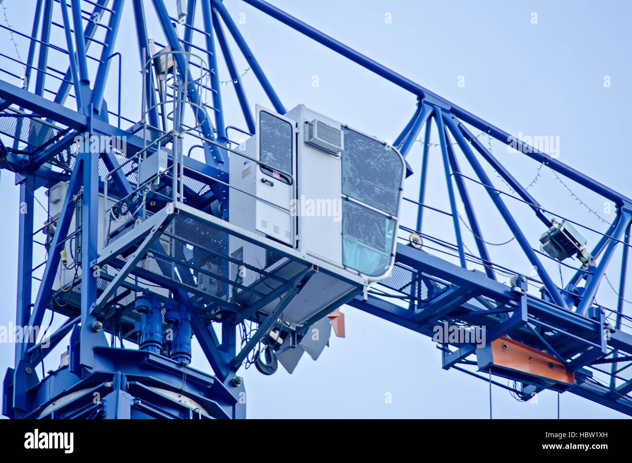 Baukran in einer großen Stadt Stockfoto