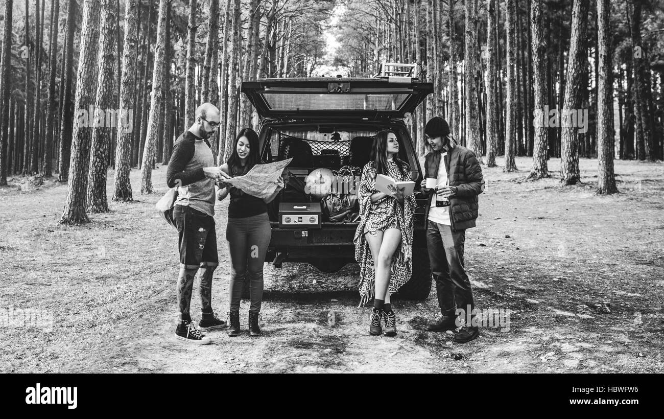 Menschen Freundschaft Hangout Reisen Reiseziel Camping Konzept Stockfoto