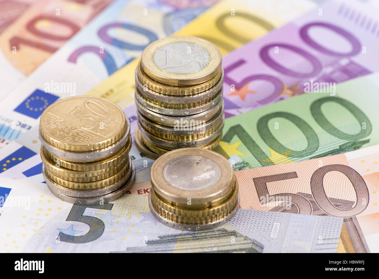 Euro-Banknoten und-Münzen Stockfoto