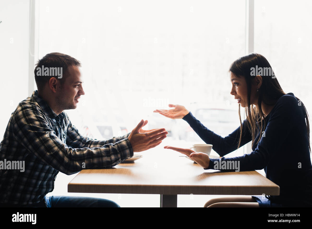 Szene im Café - paar Konflikt Streit während des Mittagessens. Stockfoto