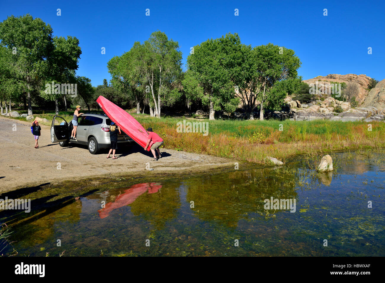 Start der Kanu auf Willow Creek Lake, Prescott, Arizona Stockfoto