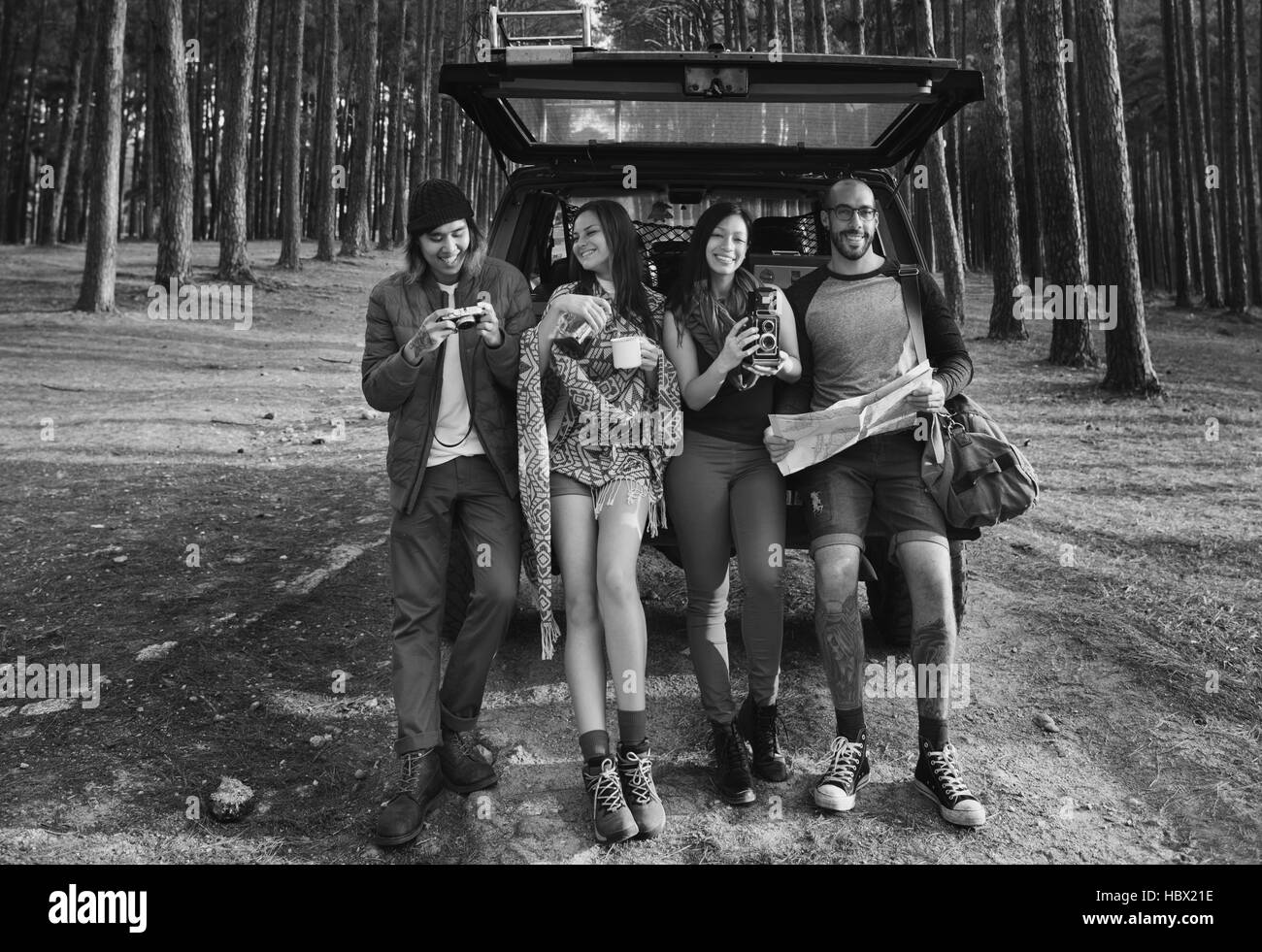 Menschen Freundschaft Hangout Reisen Reiseziel Camping Konzept Stockfoto