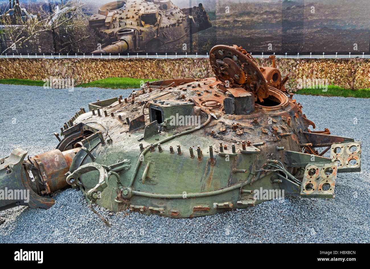 Dnepropetrovsk, Ukraine - 19. Mai 2016: Open-Air-Museum widmet sich der Krieg im Donbass. Geschützturm zerstört Tank kriegsbedingt in der Donbass Stockfoto