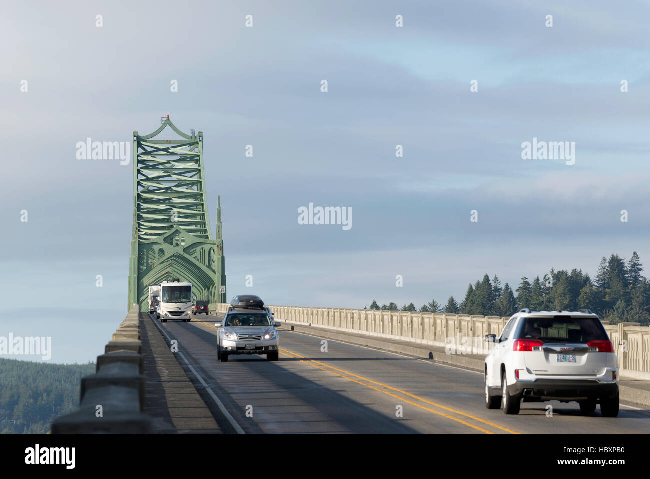 Conde McCullough Memorial Bridge am Highway 101 auf der Küste von Oregon. Stockfoto