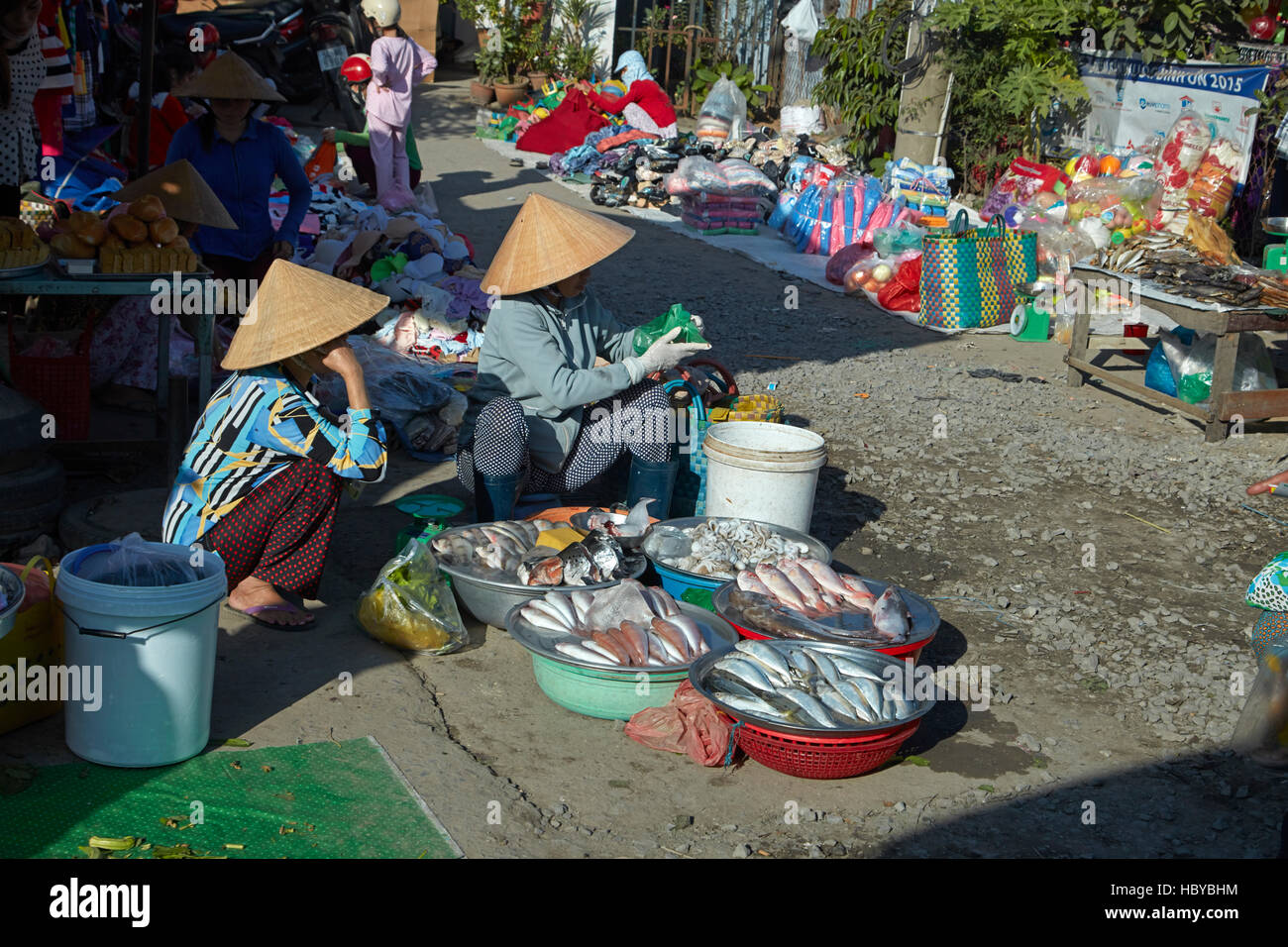 Frauen mit Fisch stand, Ho-Chi-Minh-Stadt (Saigon), Vietnam Stockfoto