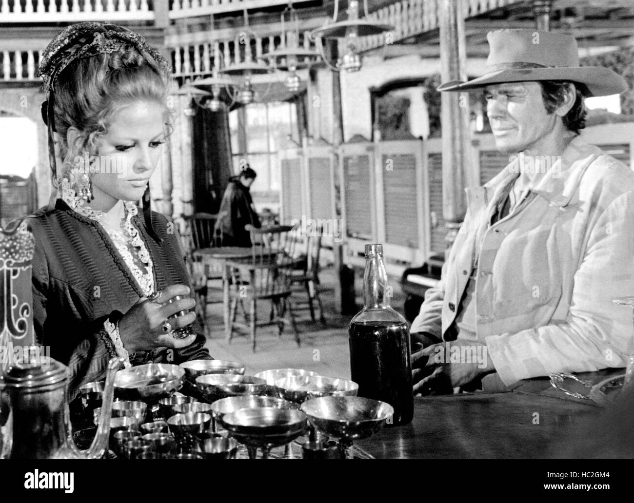ONCE UPON A TIME IN THE WEST, von links, Claudia Cardinale, Charles