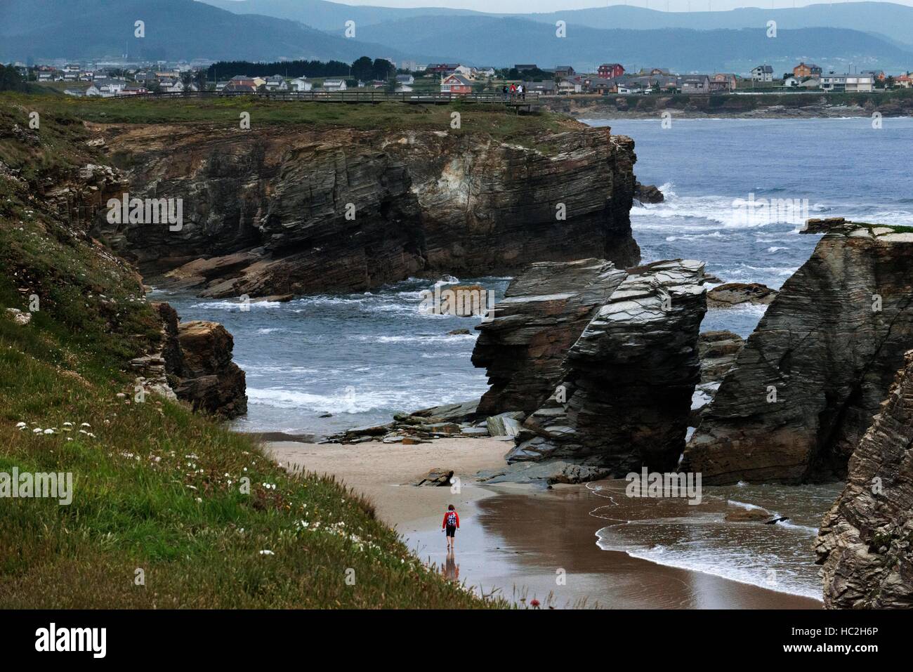 Strand der Kathedralen in Ribadeo, Galicien, Spanien. Eine der Stationen der Transcantabrico Gran Lujo Luxus zu trainieren. Stockfoto