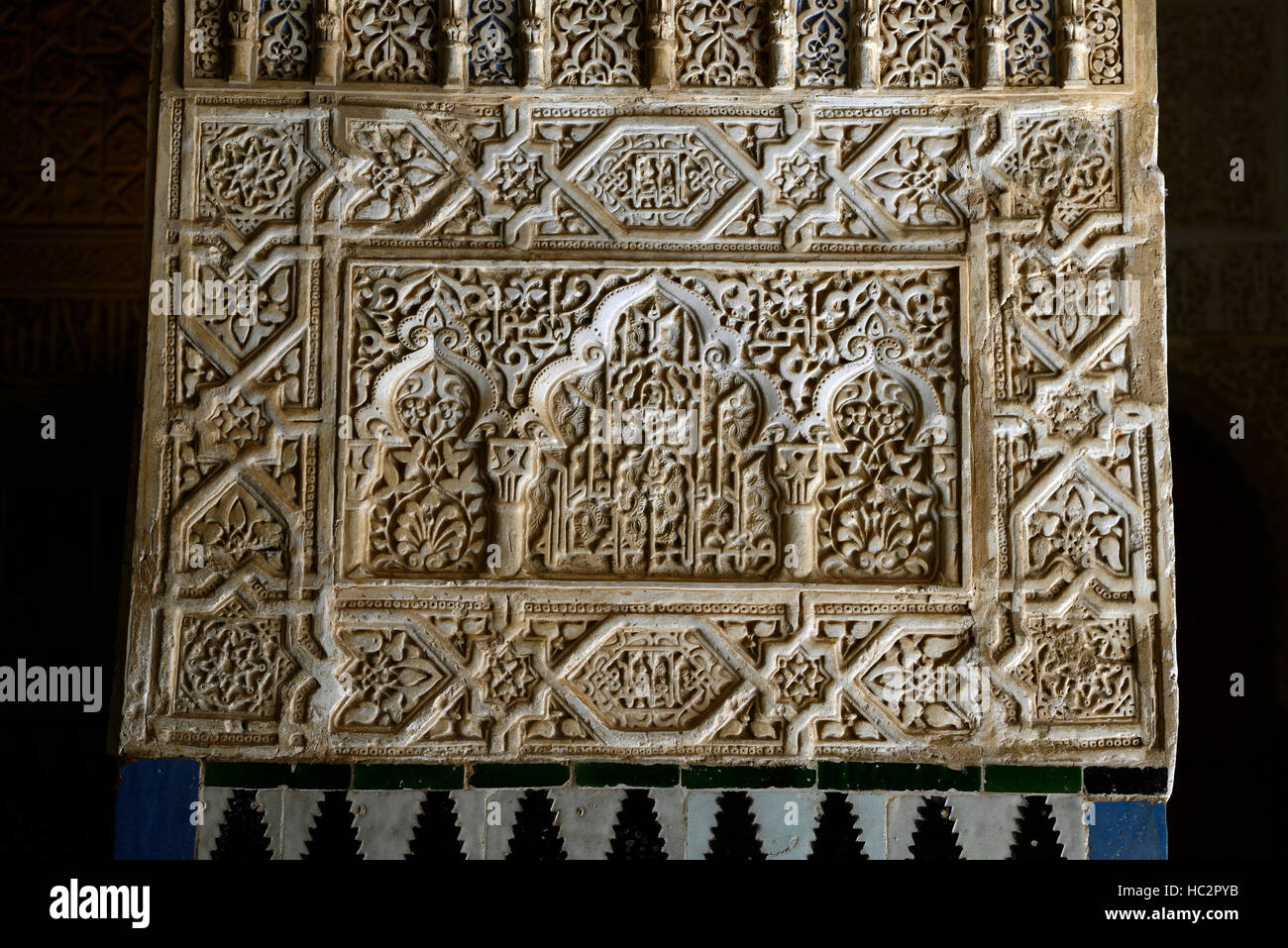 Halle der Könige reich verzierte Wand Detail Nasriden Palast Alhambra Gärten Generalife UNESCO-Welterbe site RM Floral Stockfoto