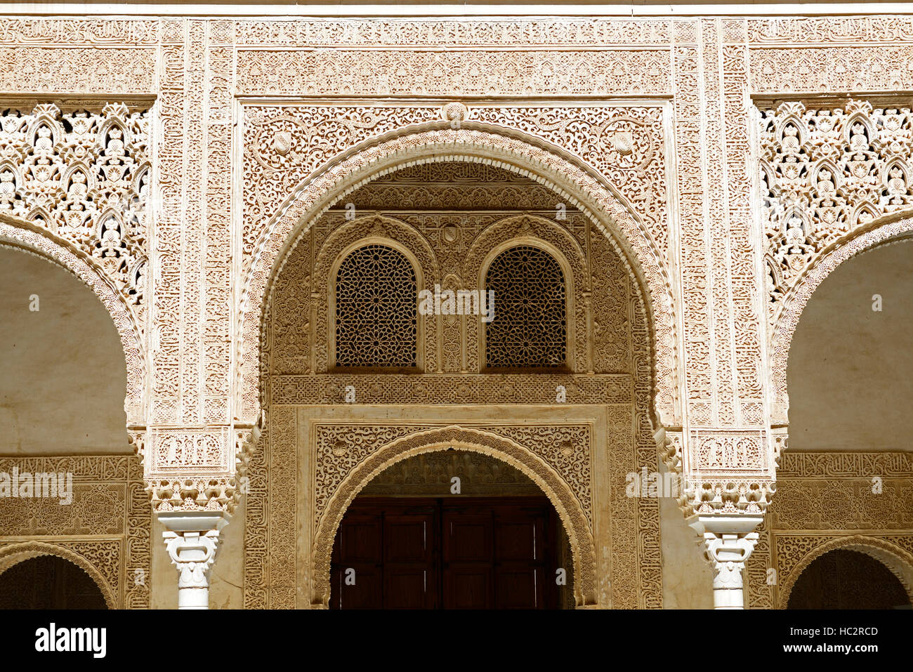 gewölbten Bogen Torbogen verzierte Wand Detail Nasriden Palast Alhambra Gärten Generalife zum UNESCO-Weltkulturerbe RM Floral Stockfoto