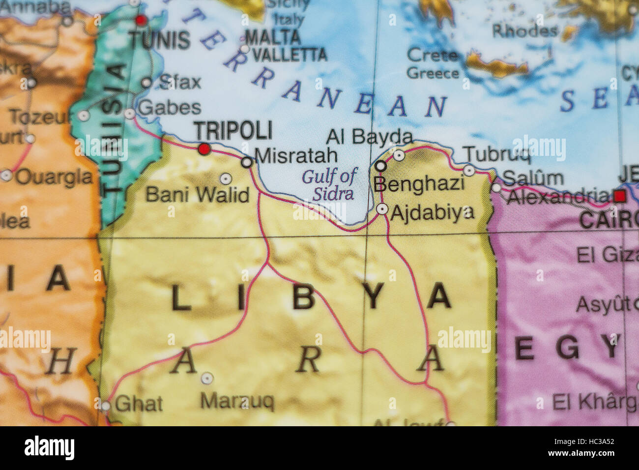 Foto von einer Karte von Libyen und der Hauptstadt Tripolis ...