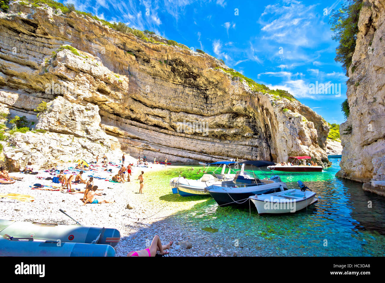 Idyllischer Strand von Stinva auf der Insel Vis, Dalmatien, Kroatien Stockfoto
