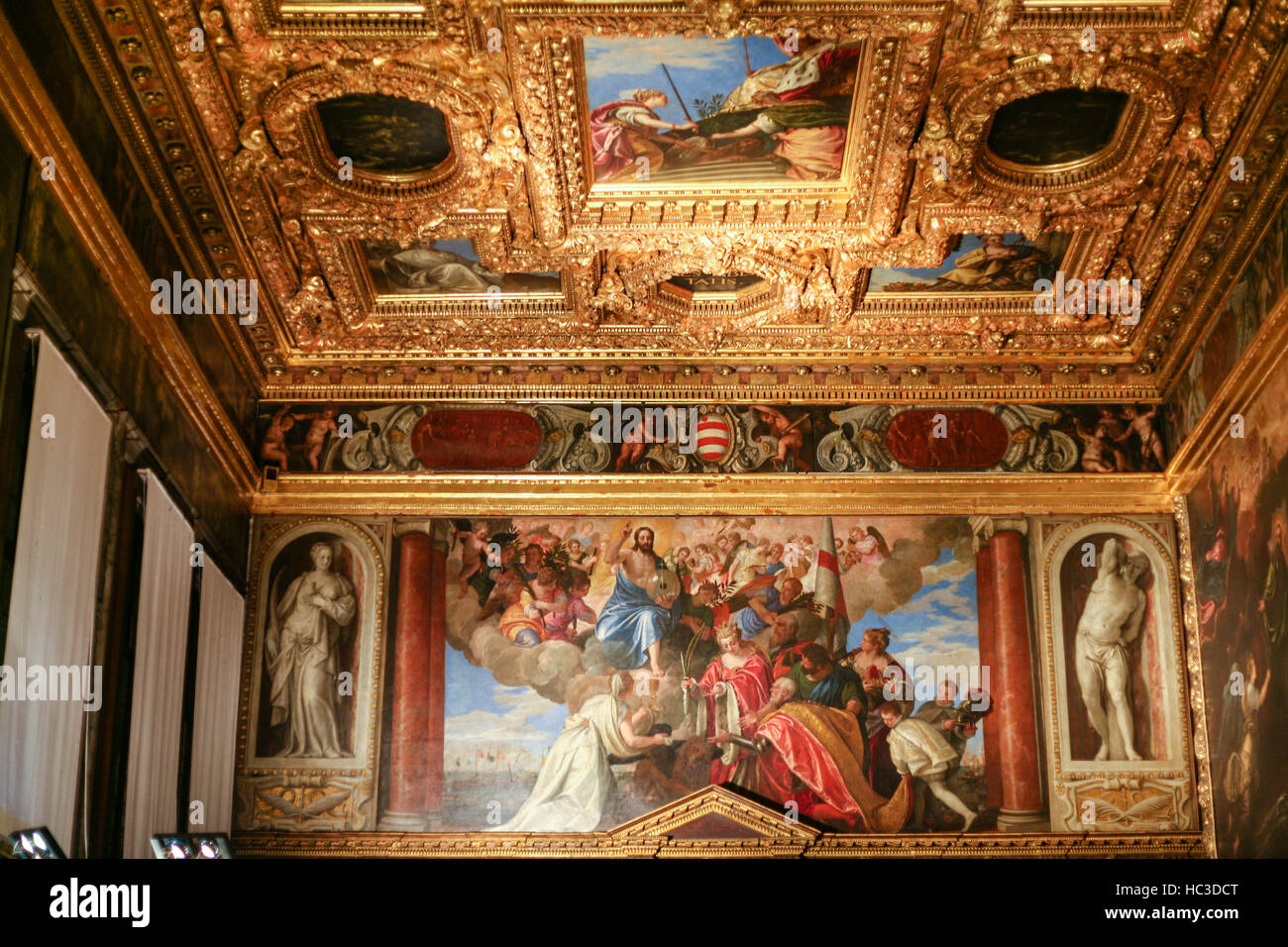 Welcher Maler Hat Im Palazzo Ducale Dogenpalast Das Deckenfries Gemalt Ceiling painting doges palace venice Stockfotos und -bilder Kaufen - Alamy