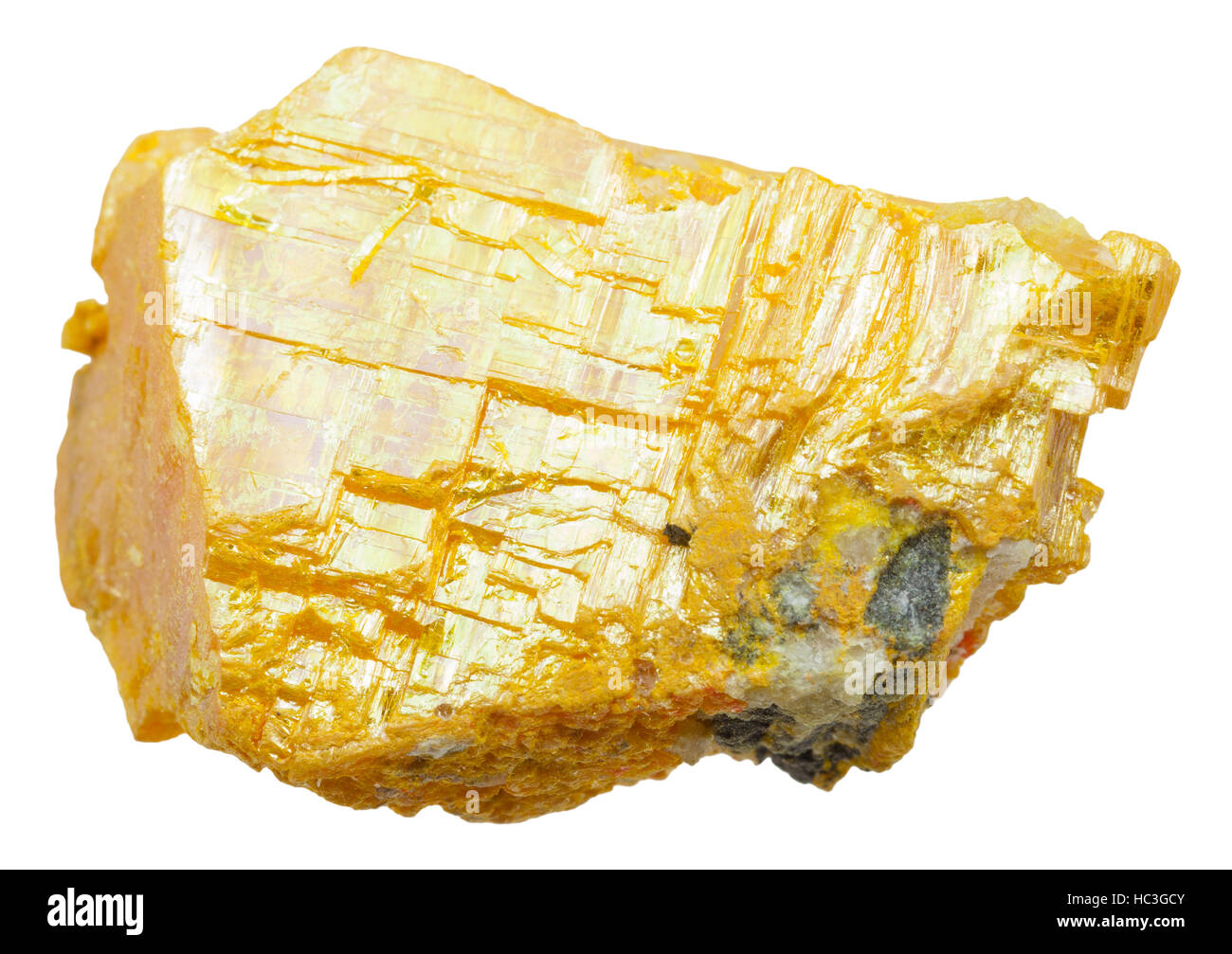 Makro-Aufnahmen der Probe der natürlichen Mineral - gelbe Rhusma (Ratebane, gelbe Arsen, gelbe Ratebane) Stein isoliert auf weißem Hintergrund Stockfoto