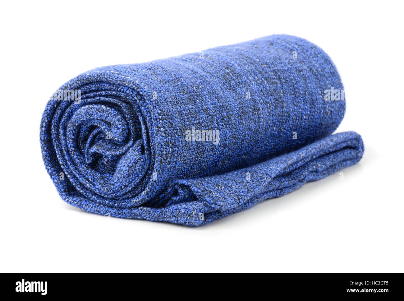 Blaue gerollte Decke isoliert auf weiss Stockfoto