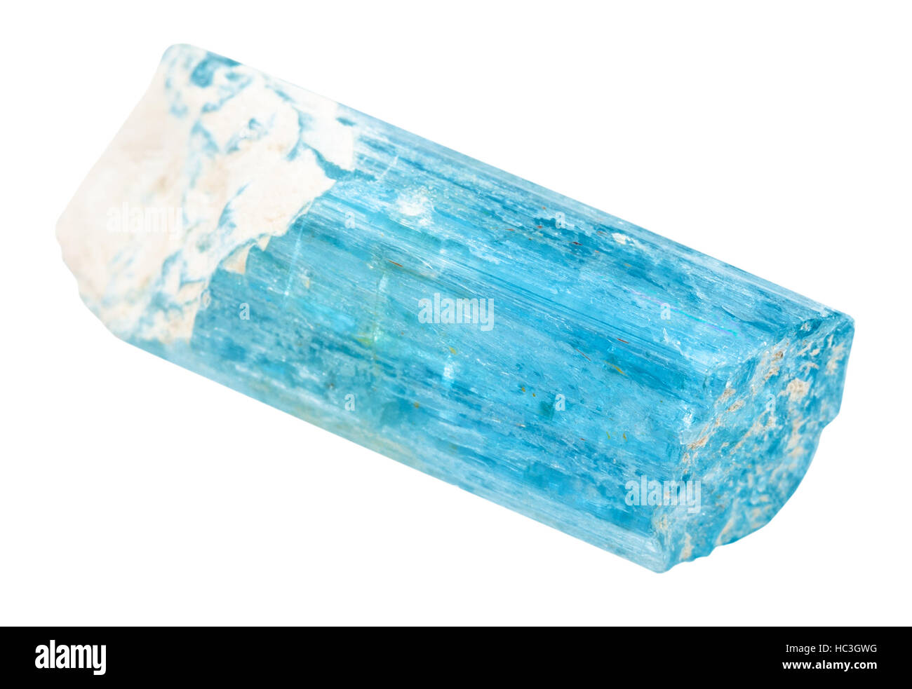 Makro-Aufnahmen der Probe der natürlichen Mineral - Aquamarin (blaue Beryl) Stein isoliert auf weißem Hintergrund Stockfoto