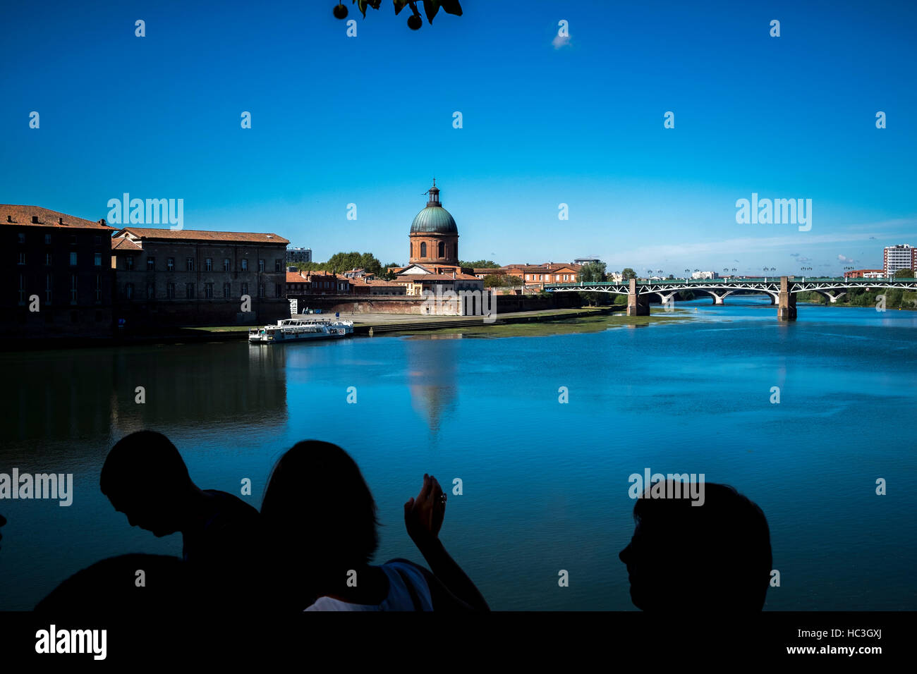 Panorama der Fluss La Garonne und Dome De La Grave in Toulouse ...