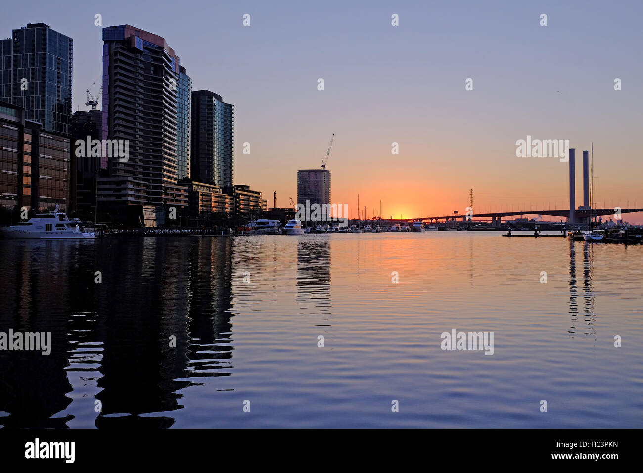 Lat-Abend in der Marina, Melbourne, Victoria, Australien Stockfoto