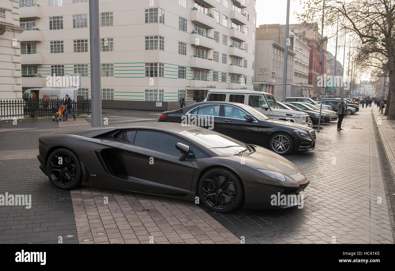 Schwarzer Aventador Stockfotos Und Bilder Kaufen Alamy