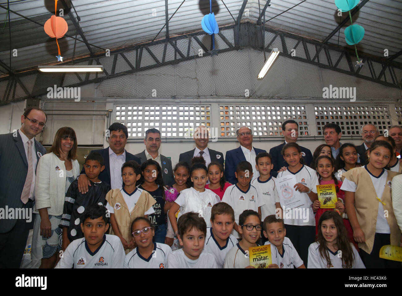 SÃO PAULO, SP - 02.12.2016: Nationaler Tag zu bekämpfen AEDES SP - Minister Mendonça Filho Bildung, Alexandre de Moraes Gerechtigkeit und Gilberto Kassab für Wissenschaft, Technologie und Kommunikation, und die Sao Paulo Gouverneur Geraldo Alckmin beteiligte sich an dieser Nickerchen heute (02) die nationalen Mobilisierung-Kampagne gegen die Gelbfiebermücke in die staatliche Schule Alcides Dady Vidigal befindet sich in Geremia Street Lunardelli , 370, Jardim Peri, São Paulo (SP). (Foto: Jales Valquer/Fotoarena) Stockfoto